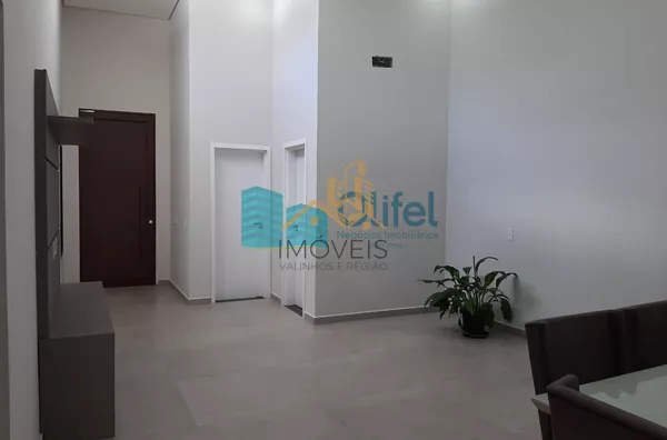 Linda casa térrea, 206m².O imóvel conta com 03 suítes com armários, sendo a suíte master com closet, escritório, lavabo, sala 2 ambientes, cozinha com armários e espaço gourmet com churrasqueira e armários, fogão cooktop  ja instalado. Piscina Aquecida. T - Foto 17