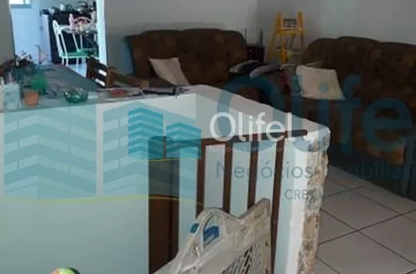 Linda chácara á venda na cidade de  Louveira, sendo três dormitórios, sendo 1 suíte, 1 banheiro social, cozinha, despensa, lavanderia, sala de estar e jantar,  sala de televisão e escritório. Na parte debaixo possui um porão totalmente habitável com 1 qua - Foto 5