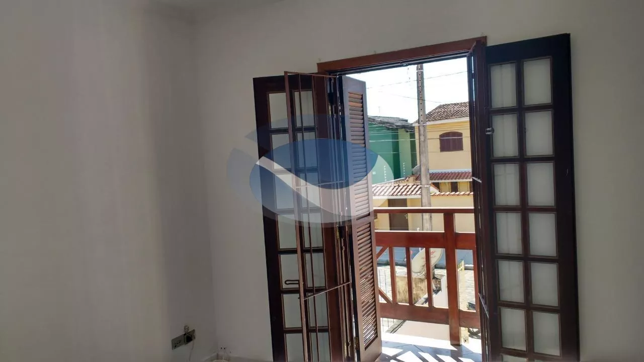 Casa à venda com 2 quartos, 70m² - Foto 4