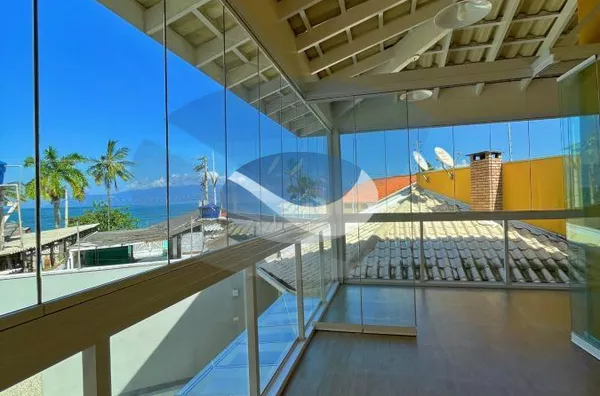 SOBRADO À VENDA, APENAS À UM QUARTEIRÃO DA PRAIA! - Foto 1