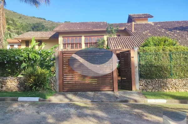 MINI MANSÃO ESPAÇOSA EM CONDOMÍNIO FECHADO PRÓXIMO A PRAIA! - Foto 1