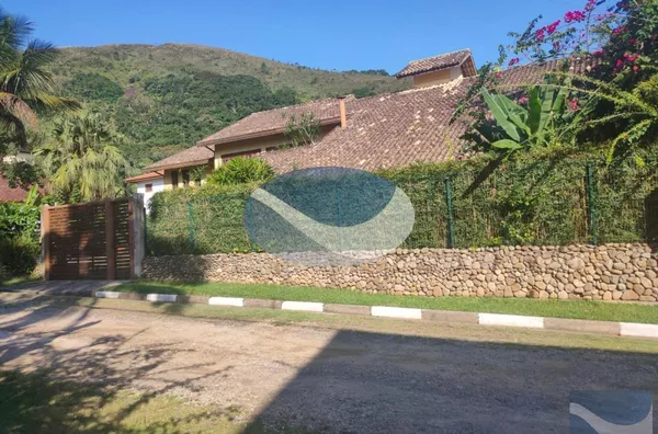 MINI MANSÃO ESPAÇOSA EM CONDOMÍNIO FECHADO PRÓXIMO A PRAIA! - Foto 3