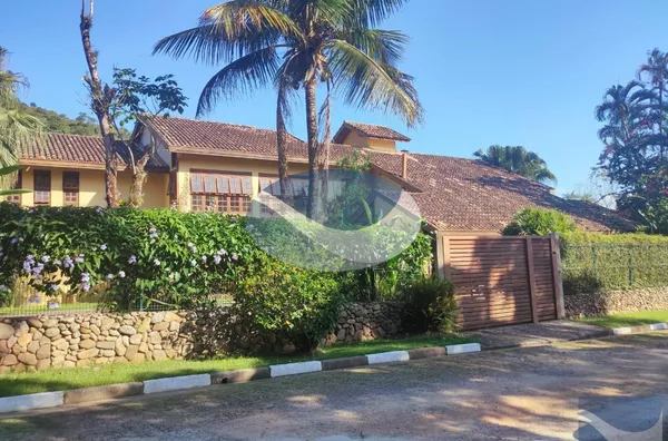 MINI MANSÃO ESPAÇOSA EM CONDOMÍNIO FECHADO PRÓXIMO A PRAIA! - Foto 2