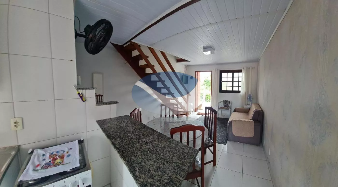 Casa à venda com 2 quartos, 70m² - Foto 4