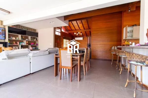 Terreno com 3 casas individuais