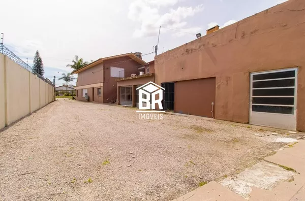 Terreno com 3 casas individuais