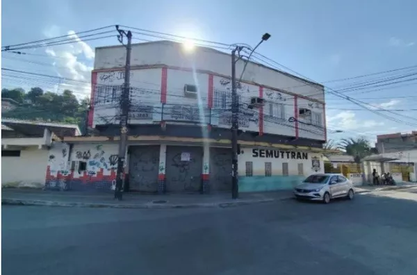 PRÉDIO COMERCIAL