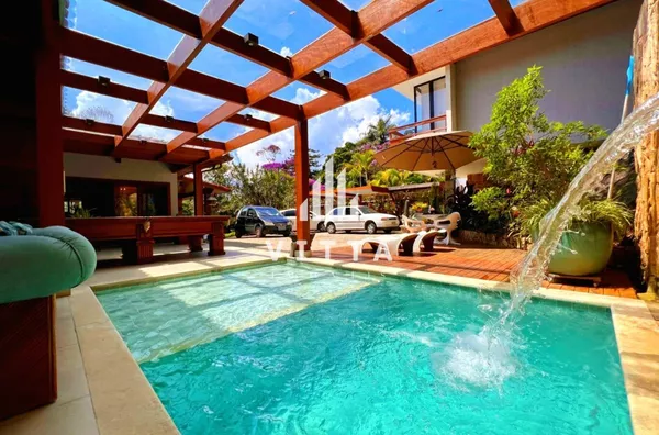 Piscina com Cascata