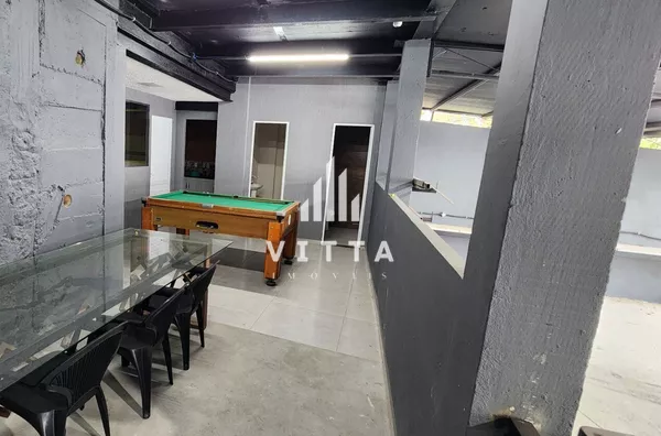 Mesa e cadeiras