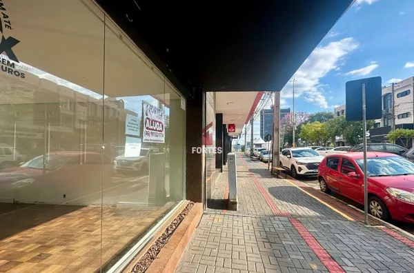 EXCELENTE SALA COMERCIAL NO CENTRO: DISPONÍVEL PARA LOCAÇÃO! - Foto 2