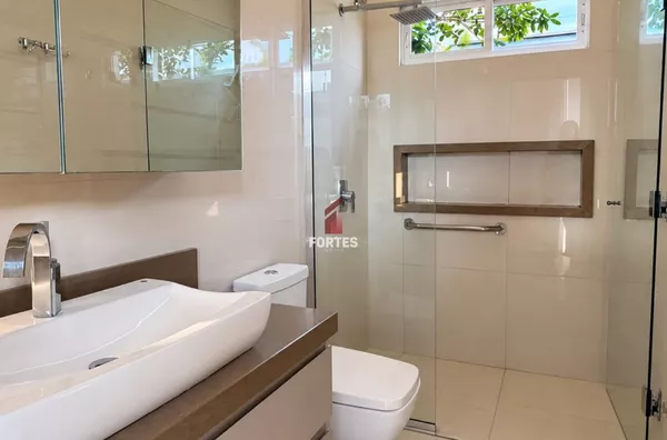 CASA DE ALTO PADRÃO À VENDA EM LOCALIZAÇÃO PRIVILEGIADA! - Foto 8