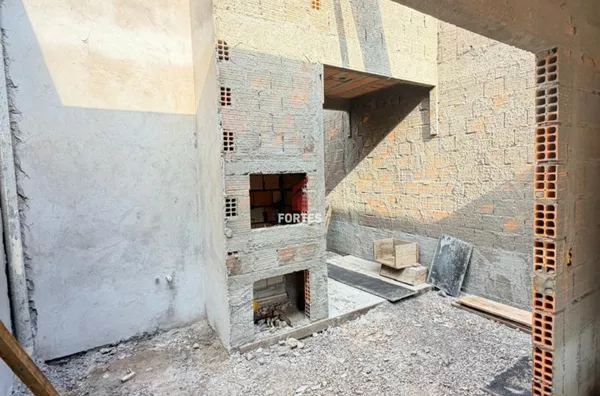 EXCELENTE CASA À VENDA EM LOCALIZAÇÃO PRIVILEGIADA! 