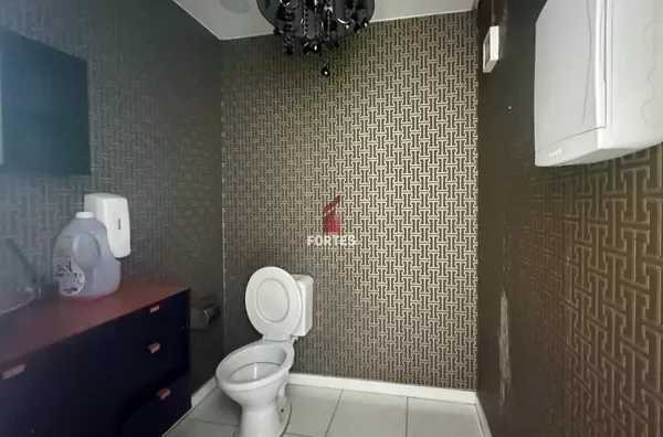 EXCELENTE SALA COMERCIAL NO CENTRO: DISPONÍVEL PARA LOCAÇÃO! - Foto 6