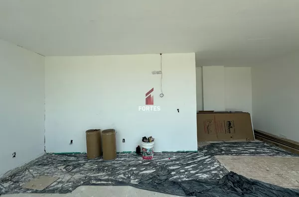 SALA COMERCIAL NOVA PARA LOCAÇÃO NO CRISTO REI: EXCELENTE LOCALIZAÇÃO! - Foto 3