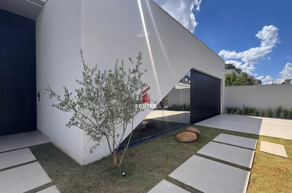 CASA ALTO PADRÃO COM VISTA PARA CIDADE NO ALTO DA JÚLIO!