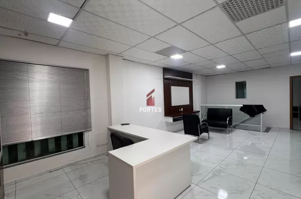 SALA COMERCIAL MOBILIADA COM AR PARA LOCAÇÃO NO CENTRO! - Foto 4