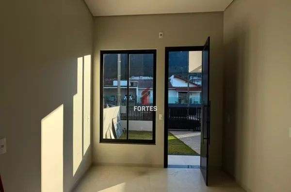 CONFORTO E PRATICIDADE EM UMA CASA NOVA PARA CHAMAR DE SUA