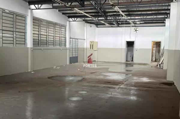 INVISTA CERTO: BARRACÃO À VENDA EM PONTO PRIVILEGIADO!