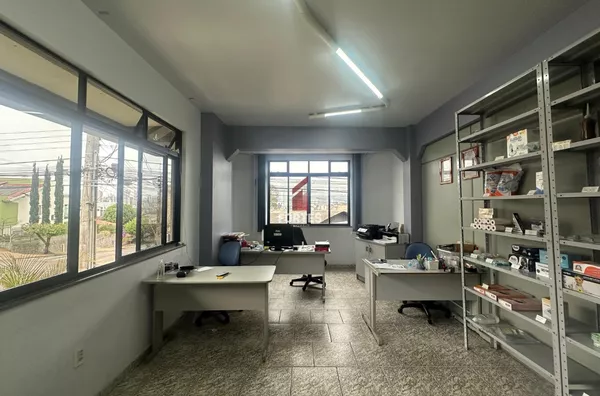 EXCELENTE SALA COMERCIAL DE 206m² PARA LOCAÇÃO! - Foto 3