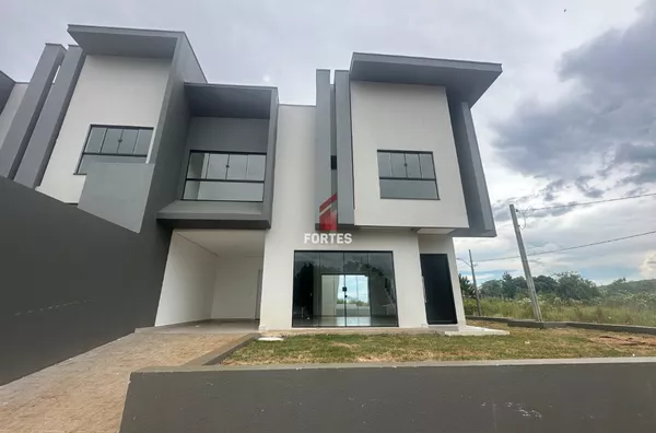 SOBRADO À VENDA, CONFORTO E PRATICIDADE AO SEU ALCANCE!