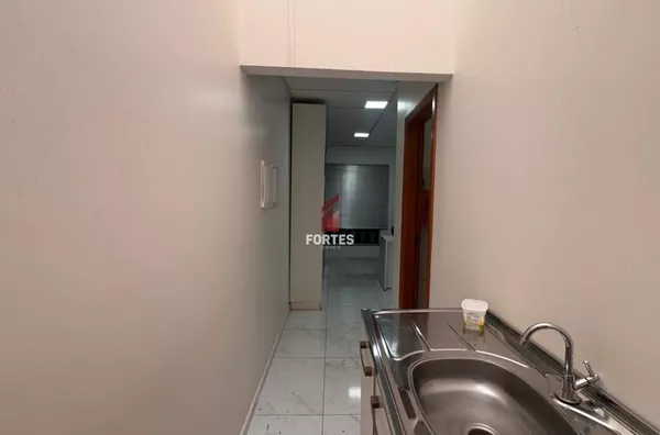 SALA COMERCIAL MOBILIADA COM AR PARA LOCAÇÃO NO CENTRO! - Foto 6