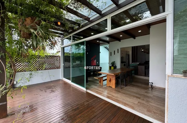 CASA Á VENDA: ELEGÂNCIA E EXCLUSIVIDADE QUE VOCÊ MERECE!