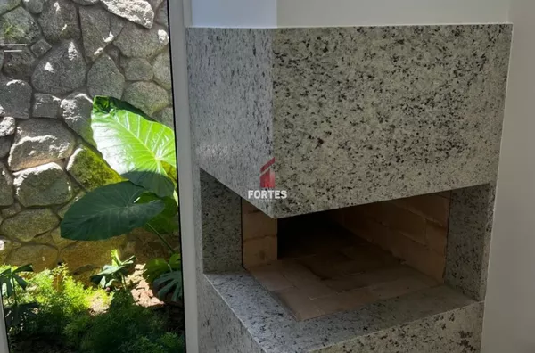 LUXUOSA CASA DE 3 QUARTOS À VENDA NO LOTEAMENTO MONTE REI!
