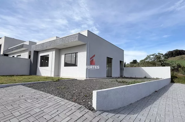 CASA NOVA COM SOBRA DE TERRENO À VENDA NO ÀGUA BRANCA!