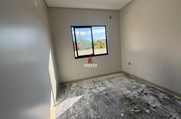 CASA EM CONSTRUÇÃO PRÓXIMO AO LAGO DO PINHEIRINHO! 