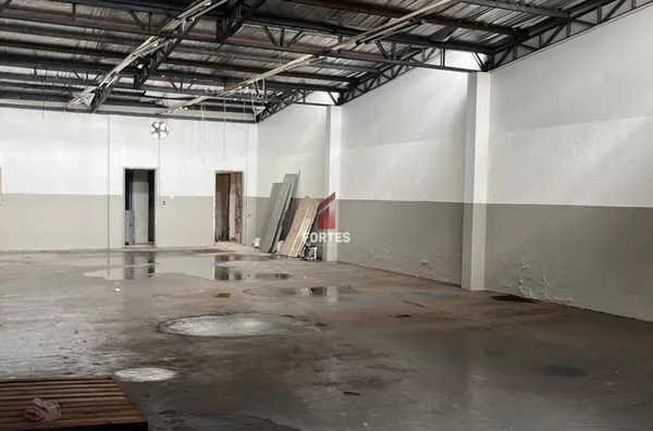 INVISTA CERTO: BARRACÃO À VENDA EM PONTO PRIVILEGIADO!