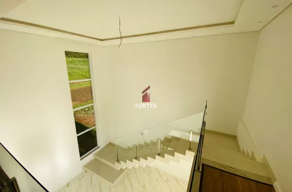 CASA DE ALTO PADRÃO EM AMPÉRE: DESIGN MODERNO, CONFORTO E ESPAÇO PARA SUA FAMÍLIA CRESCER
