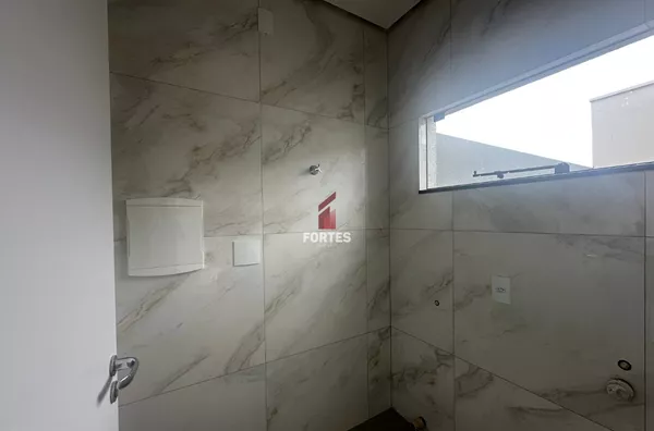 SOBRADO À VENDA, CONQUISTE O SEU LAR DOS SONHOS COM CONFORTO E COMODIDADE!