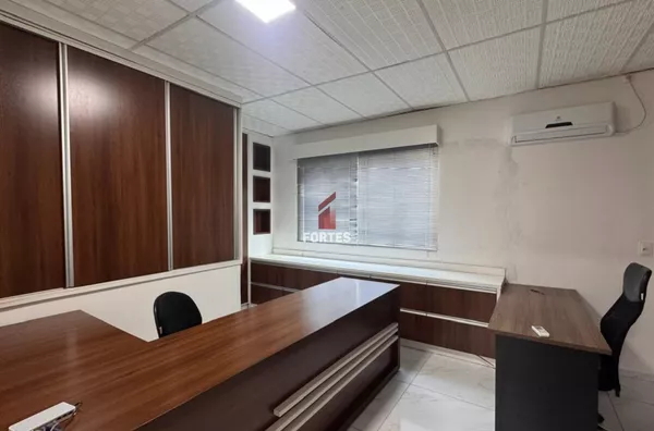 SALA COMERCIAL MOBILIADA COM AR PARA LOCAÇÃO NO CENTRO! - Foto 2