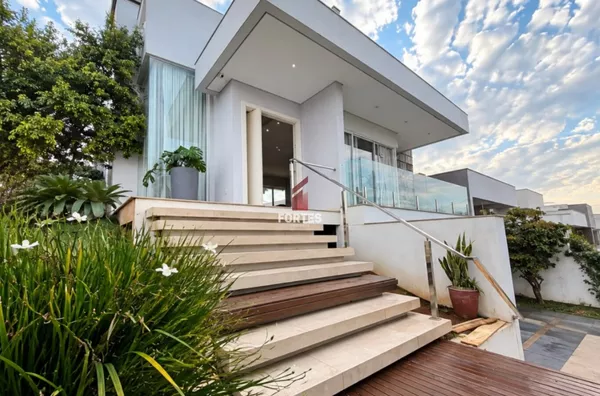 CASA DE ALTO PADRÃO À VENDA EM LOCALIZAÇÃO PRIVILEGIADA! - Foto 1