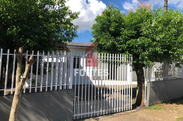 CASA COM GARAGEM COBERTA DISPONIVEL PARA LOCAÇÃO! - Foto 2