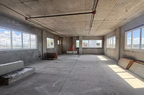 SALA COMERCIAL PARA VENDA NO EDIFICIO MANHATTAN: EM FRENTE A POLICLINICA! - Foto 5