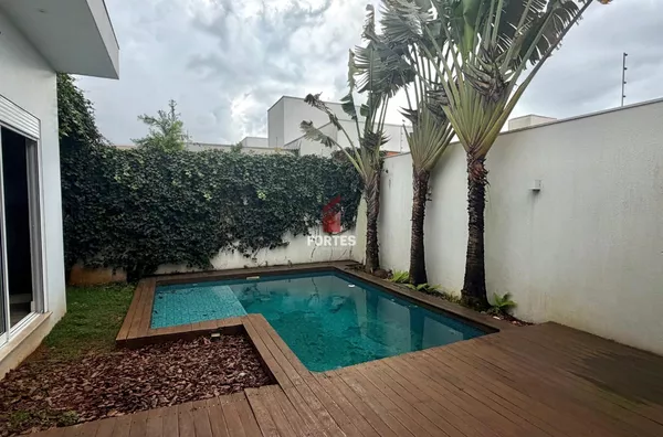 CASA DE ALTO PADRÃO À VENDA EM LOCALIZAÇÃO PRIVILEGIADA!
