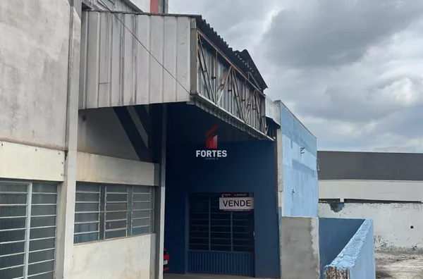 INVISTA CERTO: BARRACÃO À VENDA EM PONTO PRIVILEGIADO!