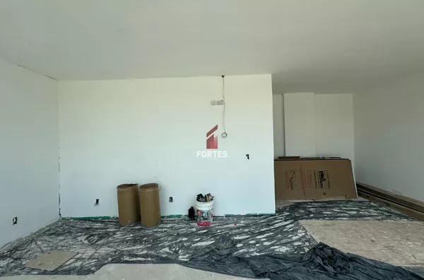 SALA COMERCIAL NOVA PARA LOCAÇÃO NO CRISTO REI: EXCELENTE LOCALIZAÇÃO! - Foto 4