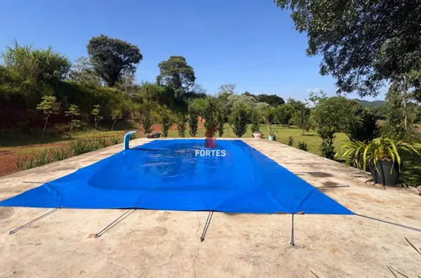 CHACARÁ COM PISCINA Á 23KM DO CENTRO DE FRANCISCO BELTRÃO! 30 MIL METROS QUADRADOS!