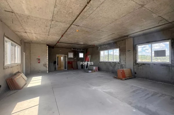 SALA COMERCIAL PARA VENDA NO EDIFICIO MANHATTAN: EM FRENTE A POLICLINICA! - Foto 4