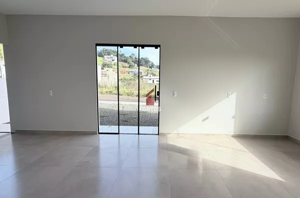 CASA NOVA COM SOBRA DE TERRENO À VENDA NO ÀGUA BRANCA!