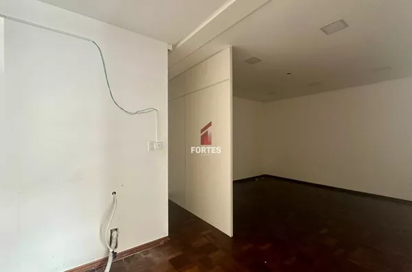EXCELENTE SALA COMERCIAL NO CENTRO: DISPONÍVEL PARA LOCAÇÃO! - Foto 5