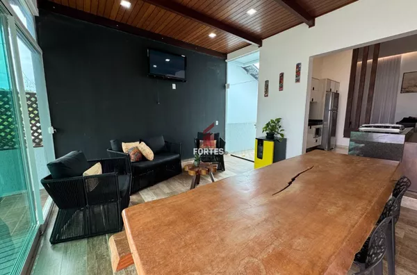 CASA Á VENDA: ELEGÂNCIA E EXCLUSIVIDADE QUE VOCÊ MERECE!