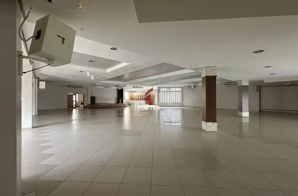 SALA COMERCIAL COM 660M² PARA LOCAÇÃO NO CENTRO: EM CIMA DA CHURRASCARIA PAMPEANA! - Foto 4