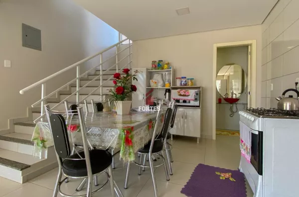 CASA DISPONÍVEL PARA VENDA: O LUGAR PERFEITO PARA CONQUISTAR SUA FELICIDADE! - Foto 5