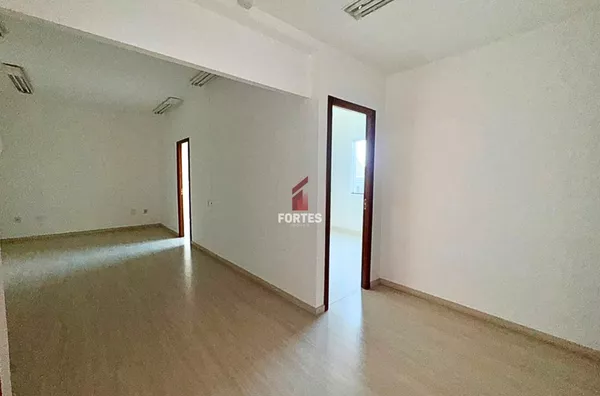 SALA 101 PARA LOCAÇÃO NO EDIFICIO DOM RAIMUNDO: EXCELENTE LOCALIZAÇÃO NO CENTRO DE FRANCISCO BELTRÃO - Foto 4