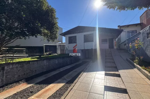 CASA DISPONIVEL PARA LOCAÇÃO PERTO DO ARRUDÃO!