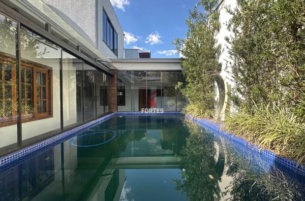 CASA COM PISCINA INTERNA DISPONIVEL PARA LOCAÇÃO - Foto 1