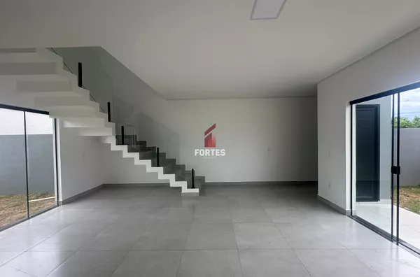 SOBRADO À VENDA, SEU NOVO LAR COM CONFORTE E PRATICIDADE!